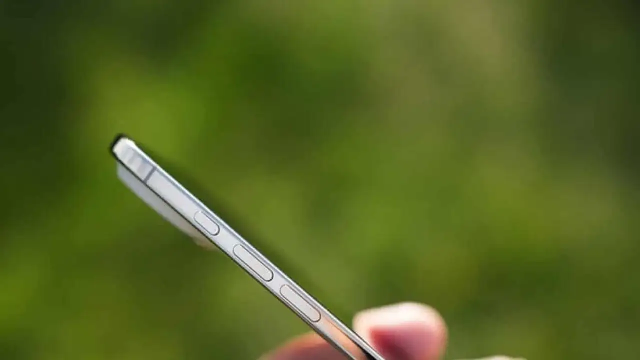 iPhone 17 Air يسجل انخفاضًا قياسيًا: هل تتفوق مواصفاته على عيوب الكاميرا؟